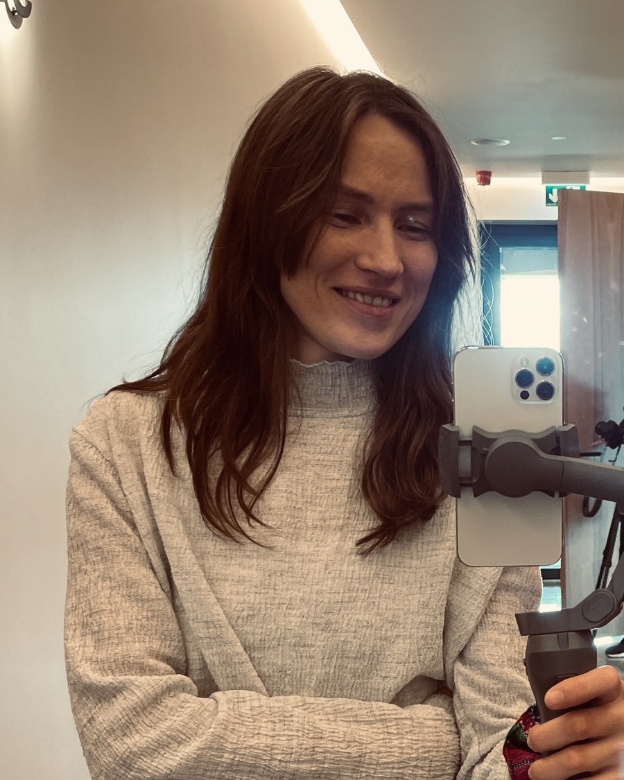 Portrait with a smartphone gimbal